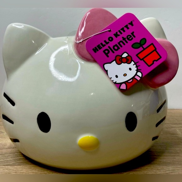 Hello Kitty planter - Picture 1 of 7